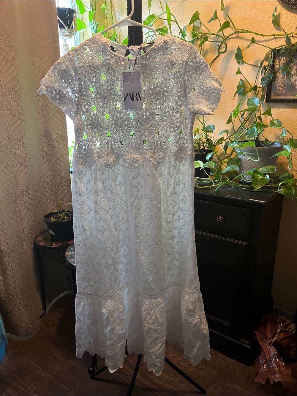 Zara White Lace Maxi Dress with Embroidered Bodice